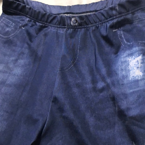 Leggings that look like Ripped Dark Wash Jeans - Picture 1 of 4